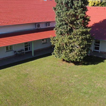 Kira Panzio Bed & Breakfast Lengyeltoti Eksteriør bilde