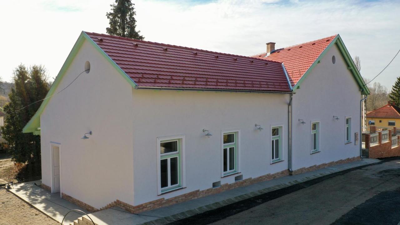 Kira Panzio Bed & Breakfast Lengyeltoti Eksteriør bilde