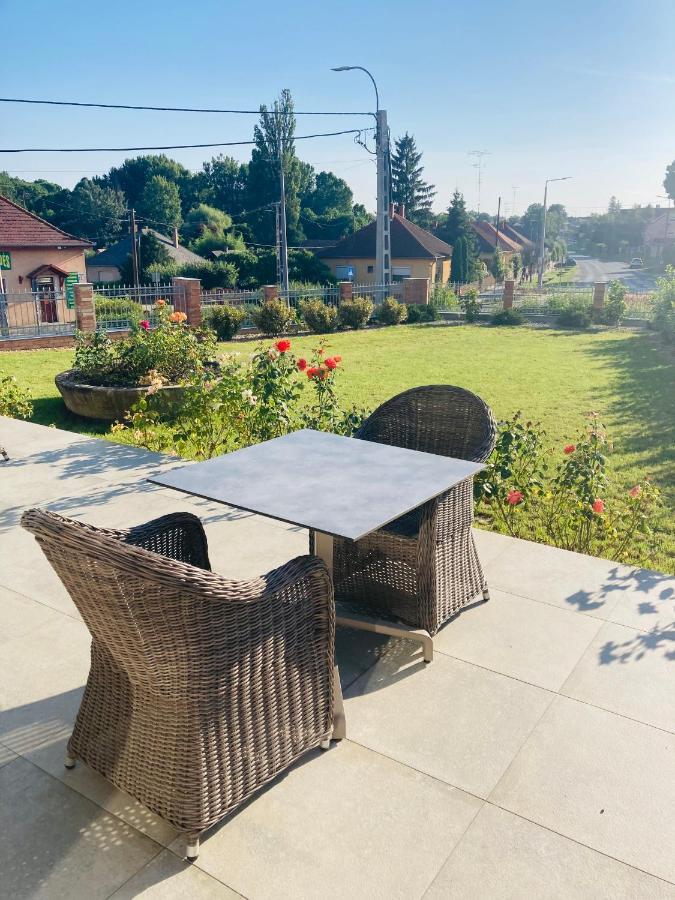 Kira Panzio Bed & Breakfast Lengyeltoti Eksteriør bilde