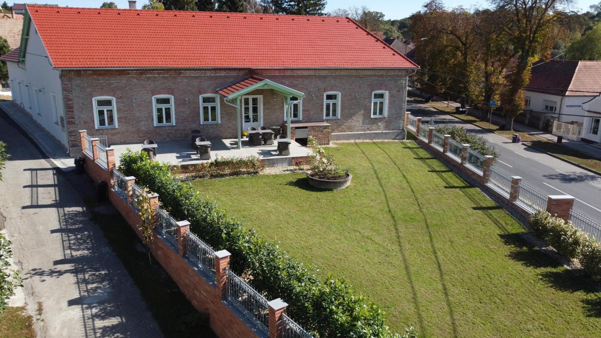 Kira Panzio Bed & Breakfast Lengyeltoti Eksteriør bilde